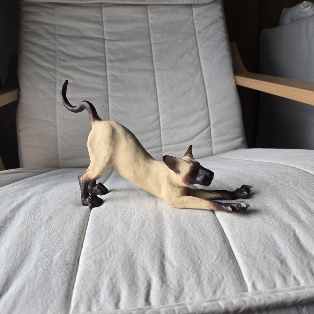 Siamese Cat Figurine Enesco Shelf Setter Vintage. Broken Tail